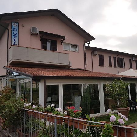 Hotel Patrizia มารีนา ดิ มาซซา ภายนอก รูปภาพ