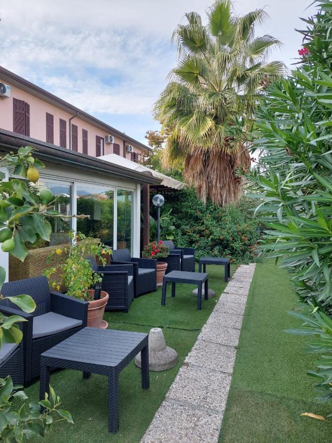 Hotel Patrizia มารีนา ดิ มาซซา ภายนอก รูปภาพ