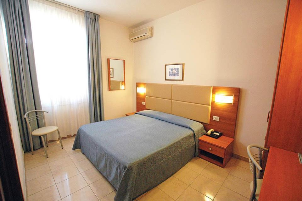 Hotel Patrizia มารีนา ดิ มาซซา ภายนอก รูปภาพ