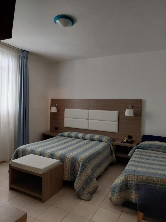 Hotel Patrizia มารีนา ดิ มาซซา ภายนอก รูปภาพ