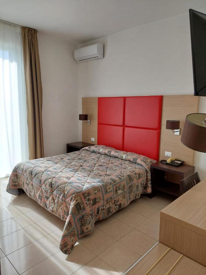 Hotel Patrizia มารีนา ดิ มาซซา ภายนอก รูปภาพ