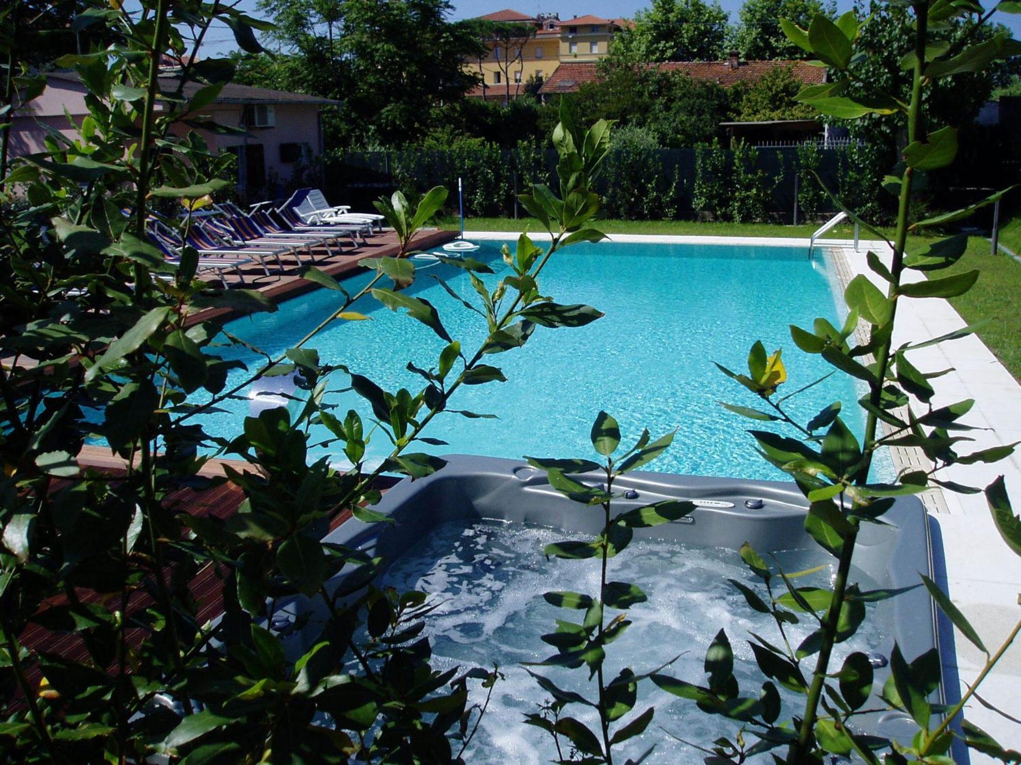 Hotel Patrizia มารีนา ดิ มาซซา ภายนอก รูปภาพ