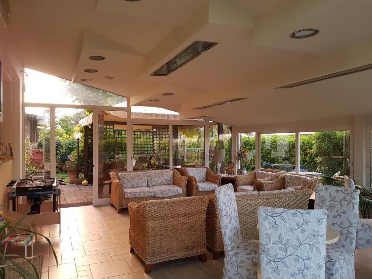 Hotel Patrizia มารีนา ดิ มาซซา ภายนอก รูปภาพ