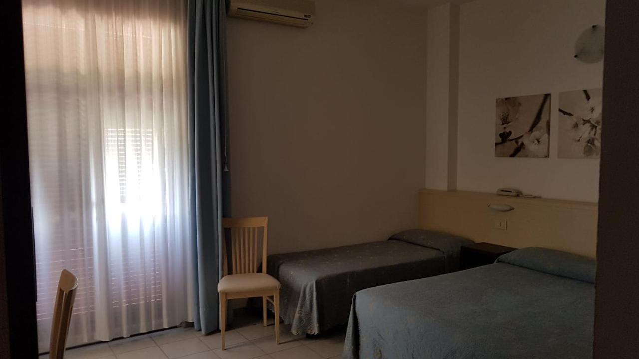 Hotel Patrizia มารีนา ดิ มาซซา ภายนอก รูปภาพ